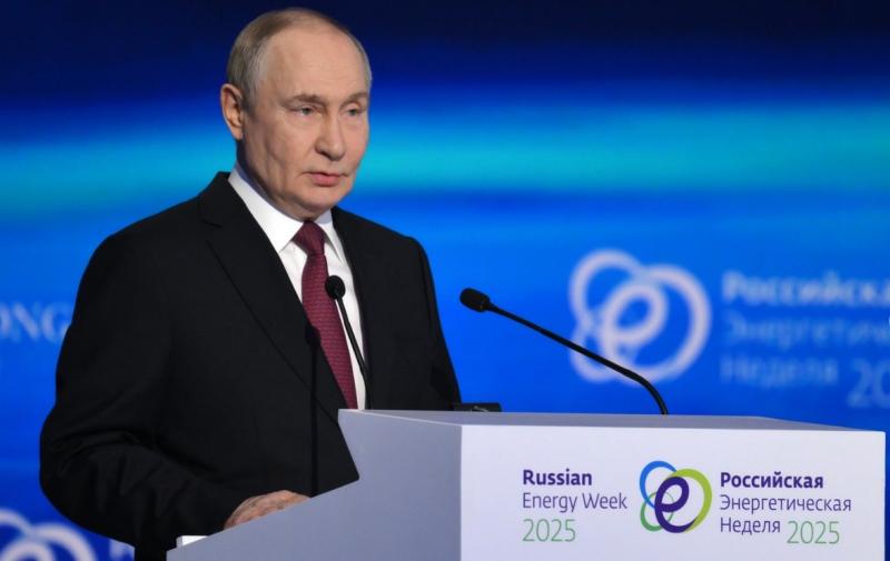 Путин: происходит перенастройка мировых энергетических связей