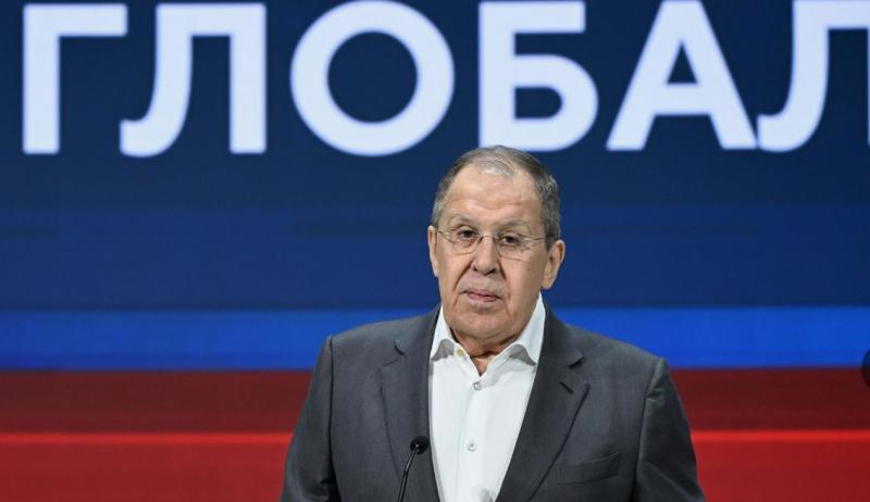 Лавров: Впервые за всю историю Россия воюет одна против всего Запада