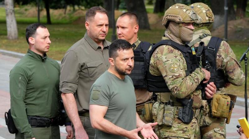 Зеленский боится амбиций генералов