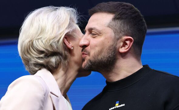 Западные политики о «миндичгейте» предпочитают помалкивать