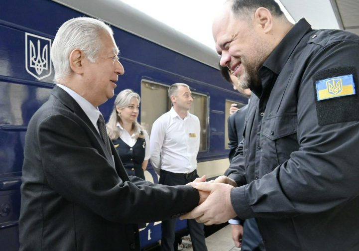 Спикер нижней палаты японского парламента приехал в Киев