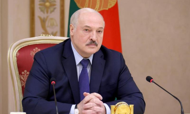 Лукашенко прилетает на переговоры с Путиным