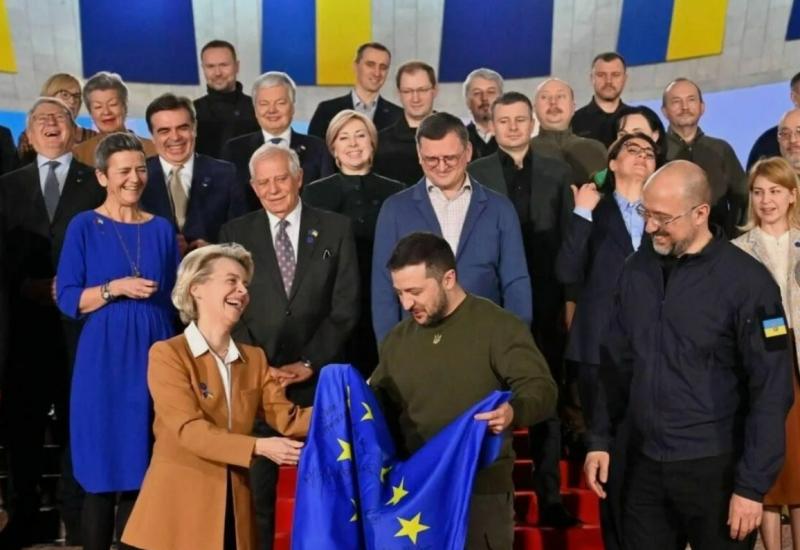 Киевский режим: кредиты в обмен на жизни людей