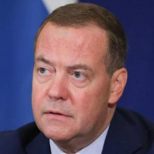 Медведев: согласие США обсуждать мирный план – успех Ирана