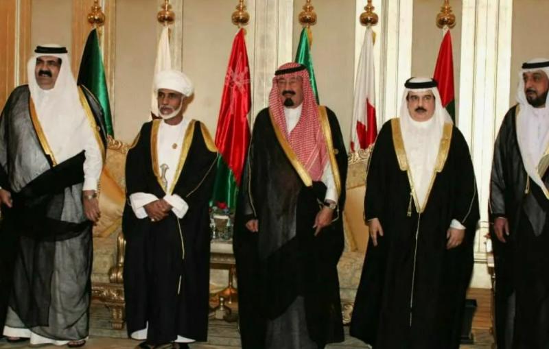 Арабские монархии сосредотачиваются