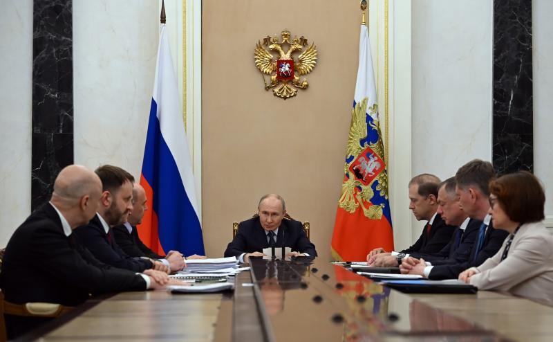 Путин: «Топливный сектор устойчив, доходы растут, но инвестпауза требует новых отраслевых приоритетов»