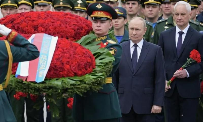 Путин в День памяти и скорби возложил венок к Могиле Неизвестного Солдата
