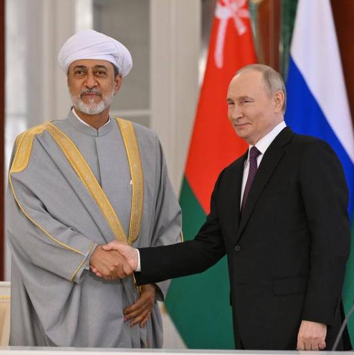 Press review: Russia, Oman discuss key issues as US may probe Ukrainian war crimes