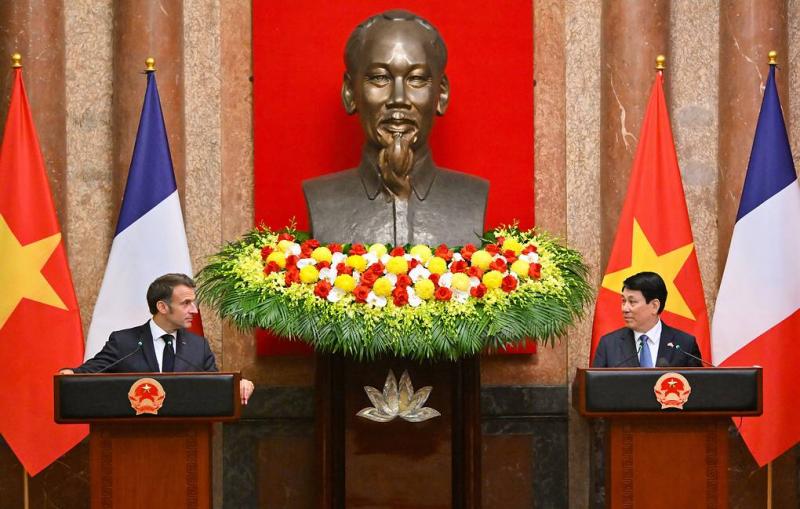 Press review: France seeks influence in Asia as Kiev warns of prolonged conflict