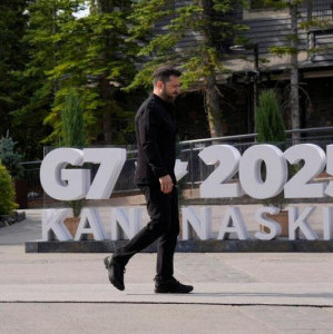 Zelensky at G7: 