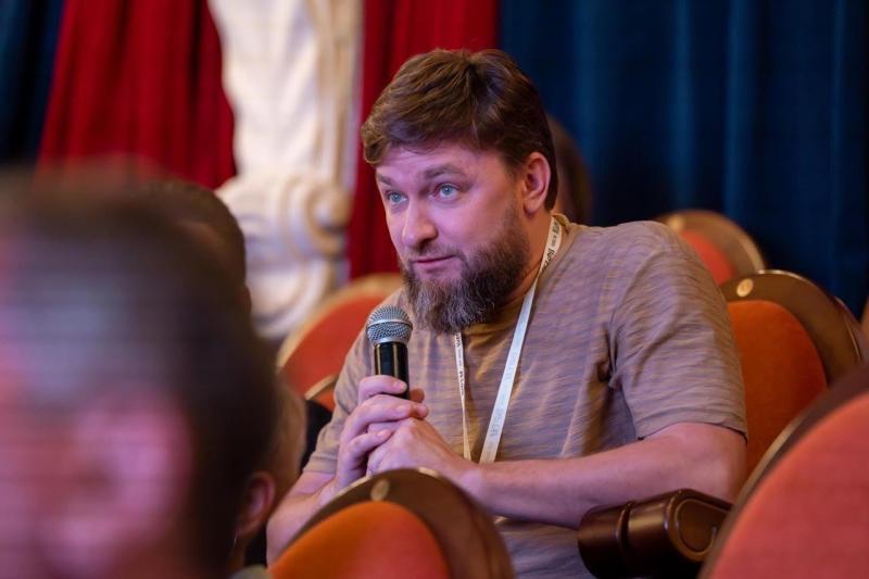 ДЕНИС НОВОСЕЛЬЦЕВ: «Я ХОТЕЛ БЫ СОЗДАТЬ «КЛАССНЫЙ ТЕАТР»