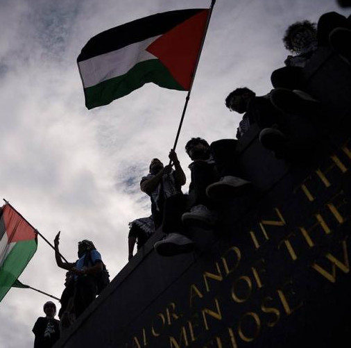 Press review: Protest wave may make Israel cave and Mideast gives Blinken chilly reception