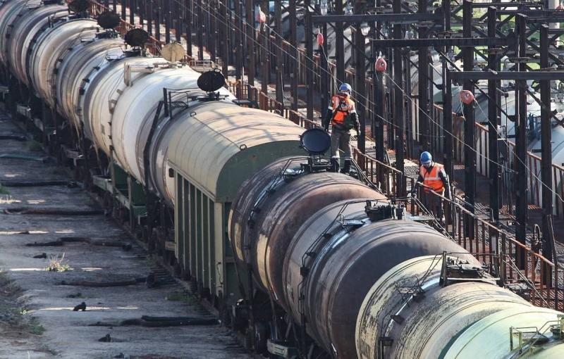 СМИ: цены на нефть выросли после введения потолка цен на российское топливо