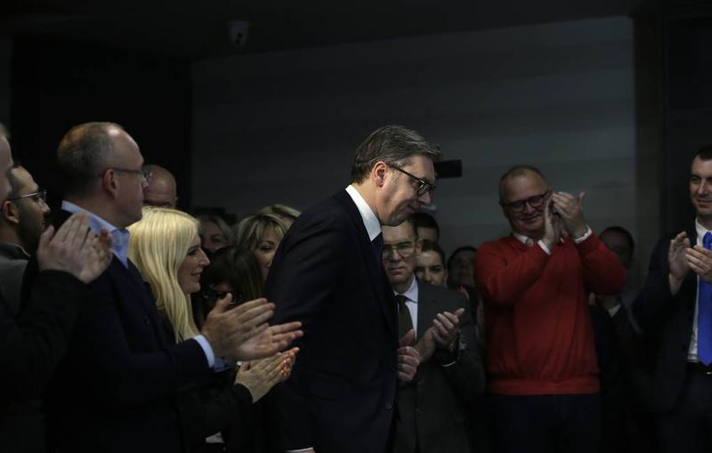 Путин поздравил Вучича с победой на выборах президента Сербии