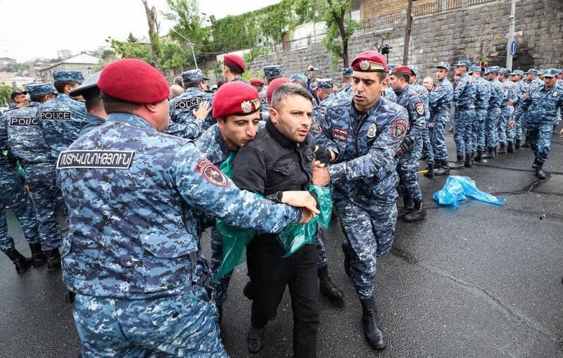 Армянская оппозиция начала митинг с требованием отставки Пашиняна