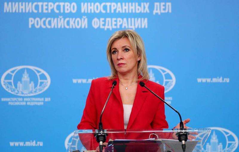 Захарова: организованная Киевом раздача оружия гражданским обернется неуправляемым хаосом