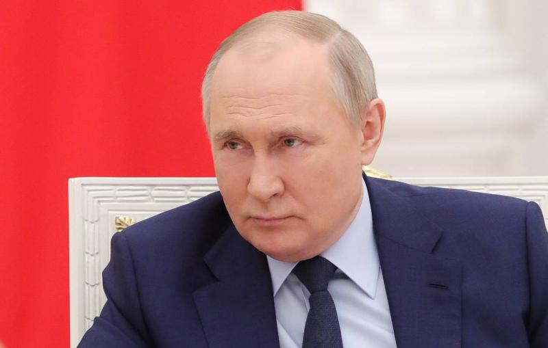 Путин поздравил Макрона с победой на выборах президента Франции