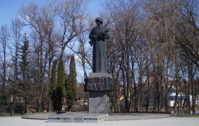 В Латвии демонтировали памятник советским воинам "Алеша"