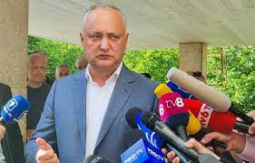 Додон заявил, что его жене вручили повестку в прокуратуру