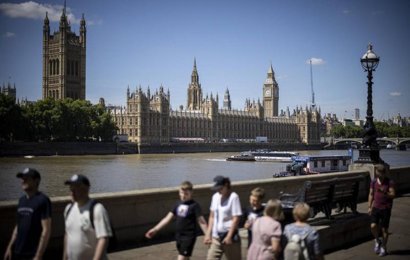 Во второй тур голосования прошли шесть кандидатов на пост премьера Британии