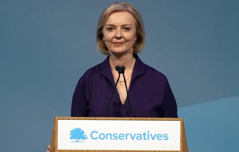 Три британских депутата призвали Трасс подать в отставку