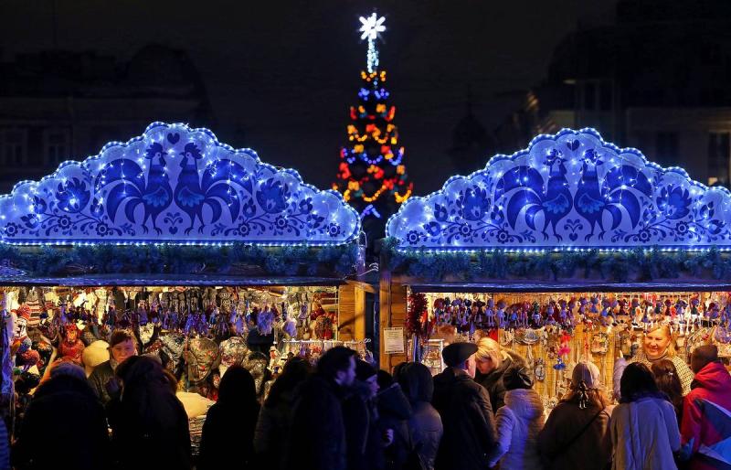 ВЦИОМ: более 70% россиян поддерживают отмену новогодних мероприятий