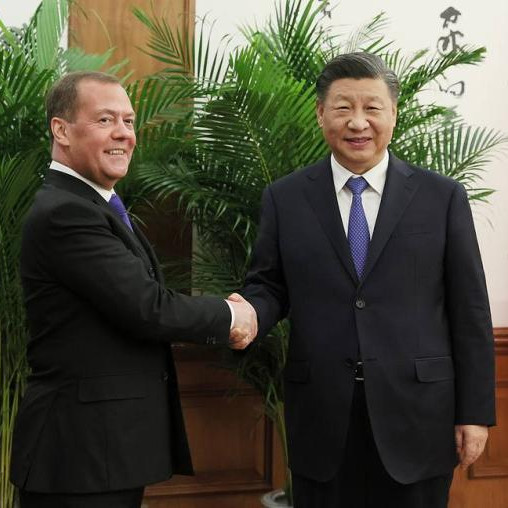 Press review: Why Medvedev met Xi in Beijing and Zelensky goes to Washington