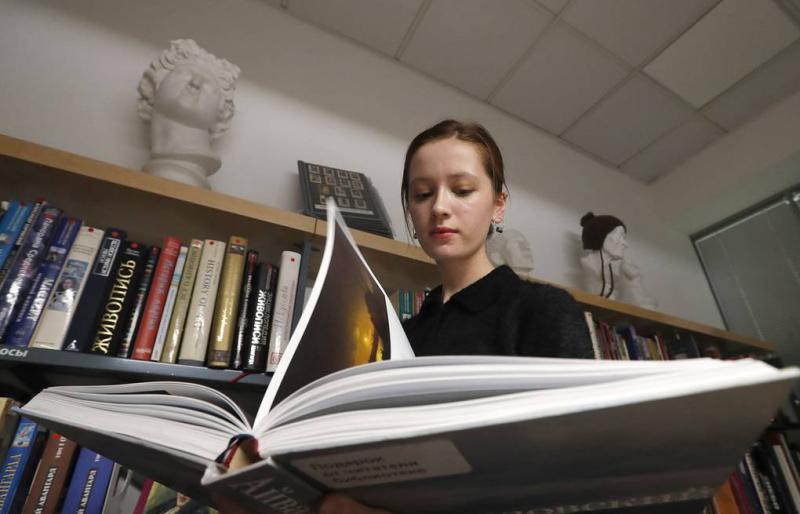 ВЦИОМ: более 70% жителей России читают книги в электронном виде