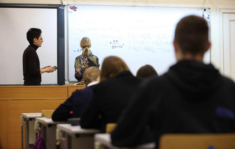 В российских школах запретили использование мобильных телефонов