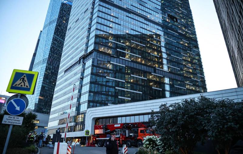 Одну из башен Москвы-Сити атаковал беспилотник