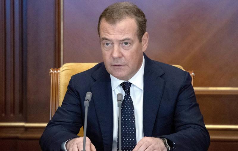 Медведев заявил о поступлении на службу в ВС РФ с начала года свыше 452 тыс. человек