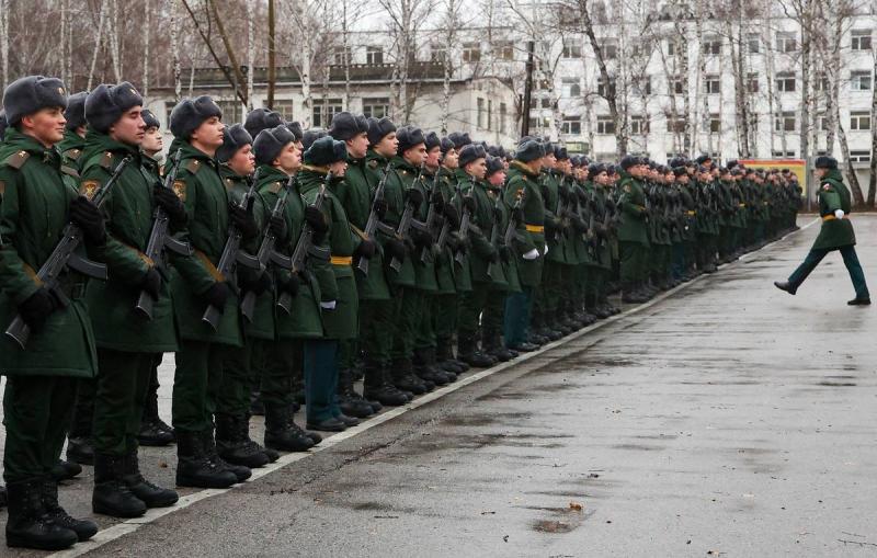 Штатная численность военнослужащих ВС РФ будет увеличена почти на 170 тыс. человек