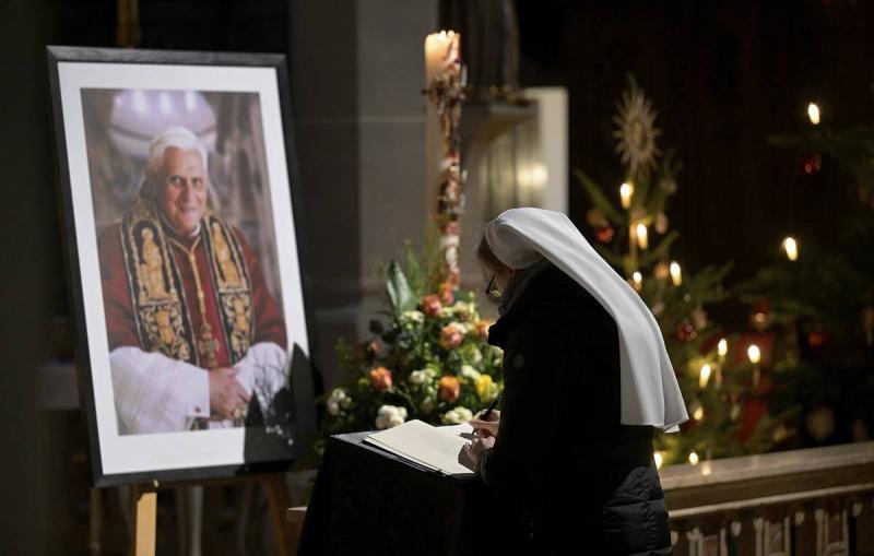 В Ватикане состоится прощание с почетным Папой Римским Бенедиктом XVI