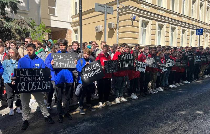 У посольства Украины в Москве состоялась акция в годовщину трагедии в Одессе