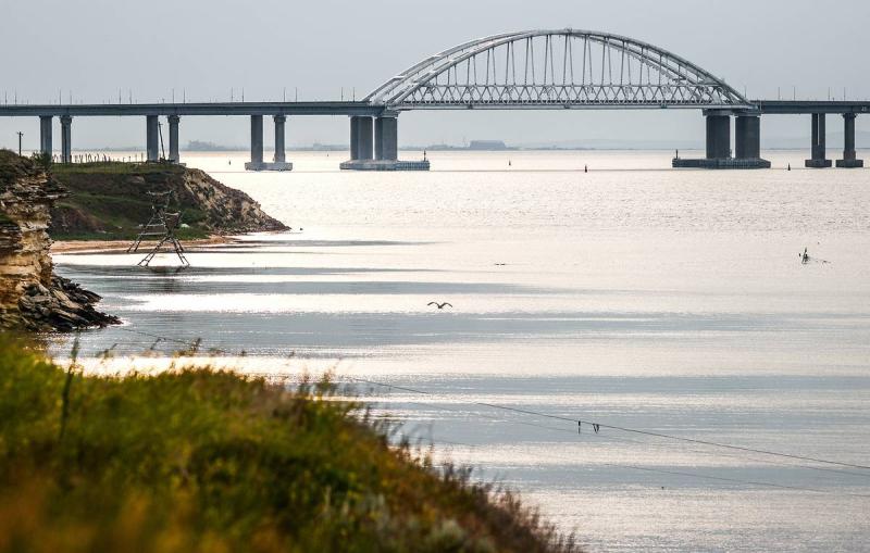 МО РФ: для судов и летательных аппаратов ограничили движение по Керченскому проливу
