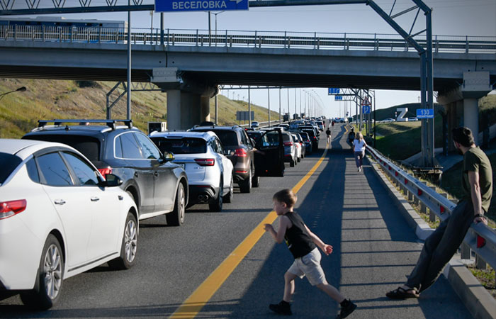 Пробка на подъезде к Крымскому мосту растянулась на 13 км