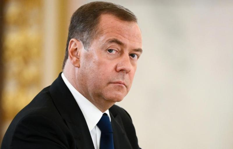 Медведев: контракт с ВС РФ с начала года подписали более 231 тыс. человек