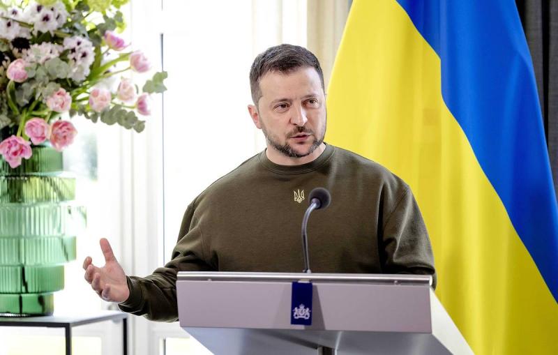 Зеленский призвал дать четкий сигнал о вступлении Украины в НАТО после окончания боев