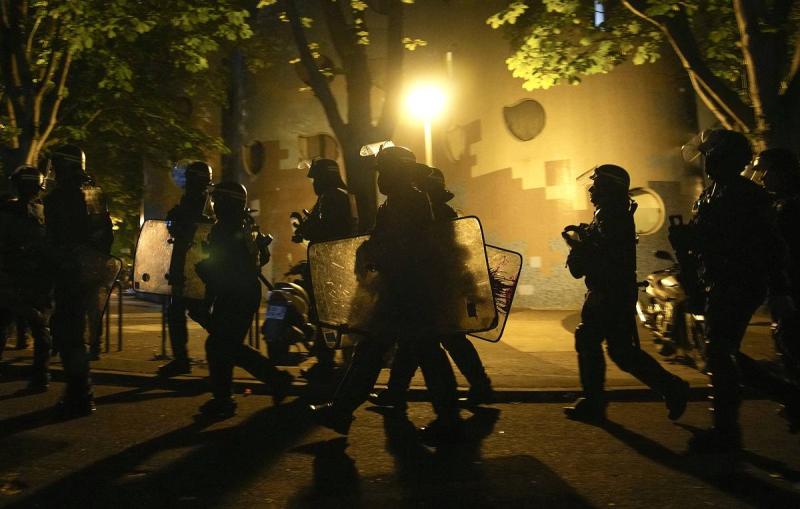 Макрон сообщил о прохождении пика беспорядков во Франции