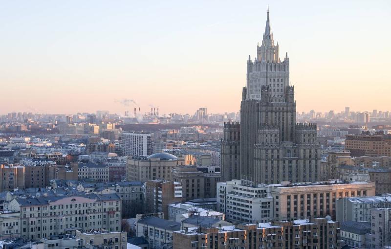 В МИД России отметили жесткий раздел на приверженцев Зеленского и Залужного на Украине
