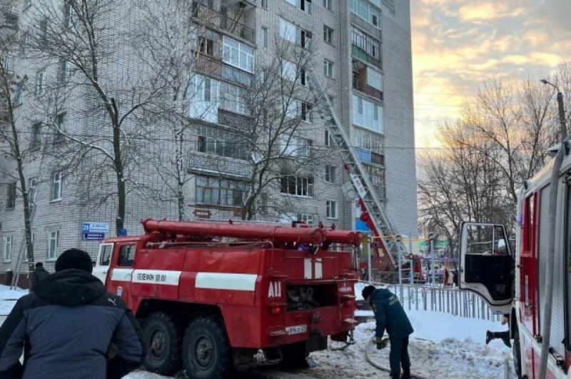 Во время пожара в жилом доме в Чебоксарах пострадали 17 человек