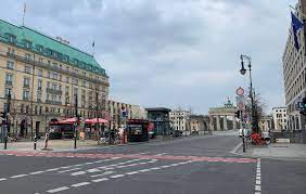 В Берлине запретили использование флагов России и Украины 8 и 9 мая