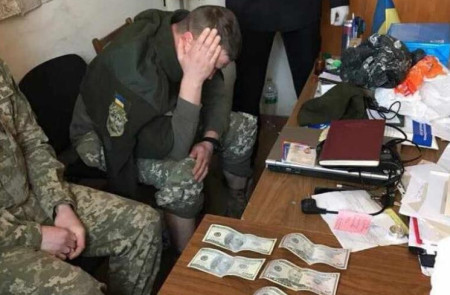 За деньги в украинской армии можно все