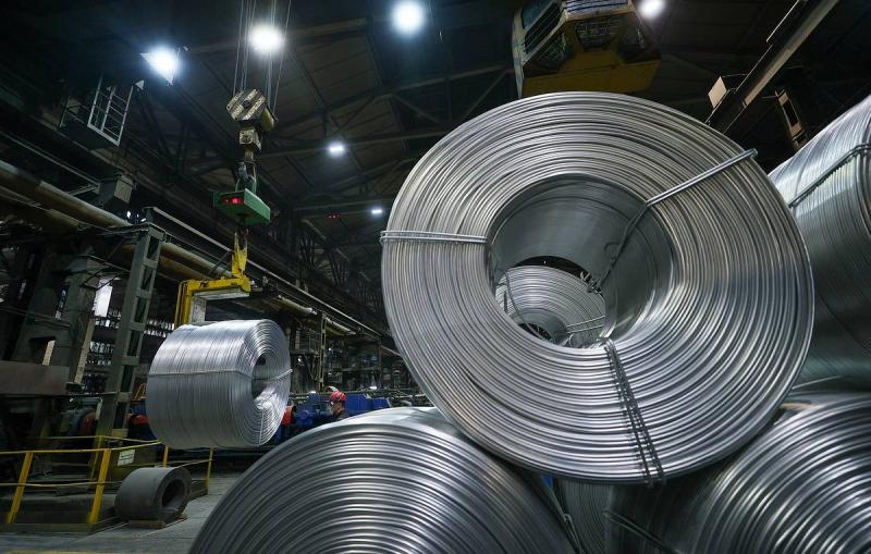 Bloomberg: США могут ввести 200-процентную пошлину на алюминий из России