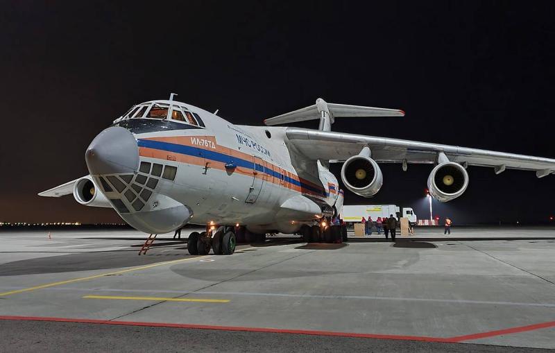 МЧС РФ заявило о готовности направить два самолета со спасателями в Турцию