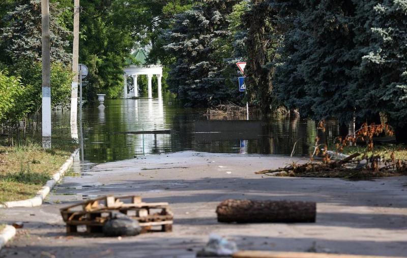 About 100 Novaya Kakhovka residents trapped by flooding, awaiting evacuation