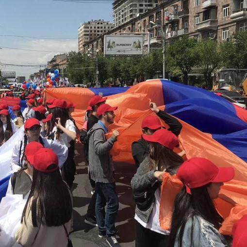 Несколько тысяч человек приняли участие в марше "Бессмертного полка" в Ереване