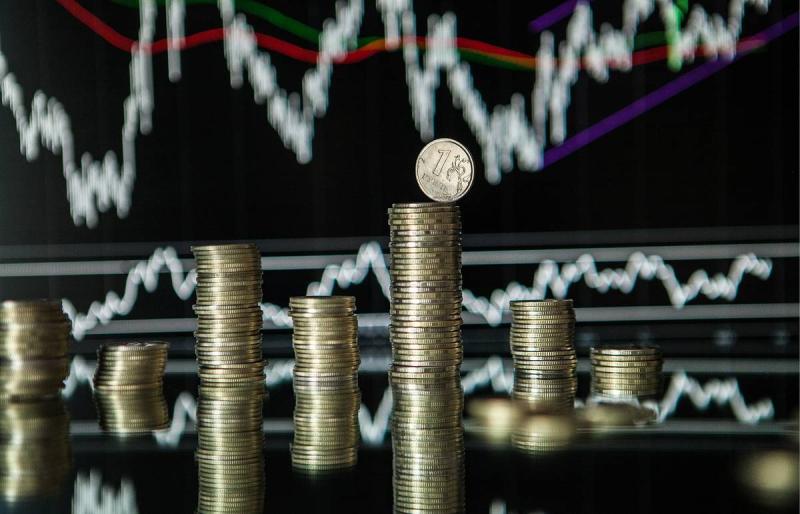 Курс доллара на Мосбирже поднялся выше 102 рублей