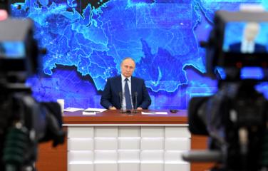 Песков сообщил, что прямую линию и пресс-конференцию Путина совместят