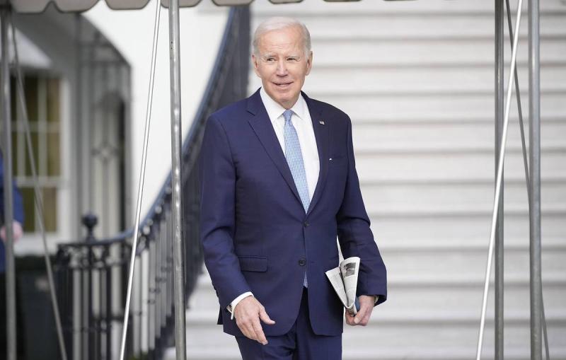 Байден допустил новый президентский срок Трампа и перекрестился